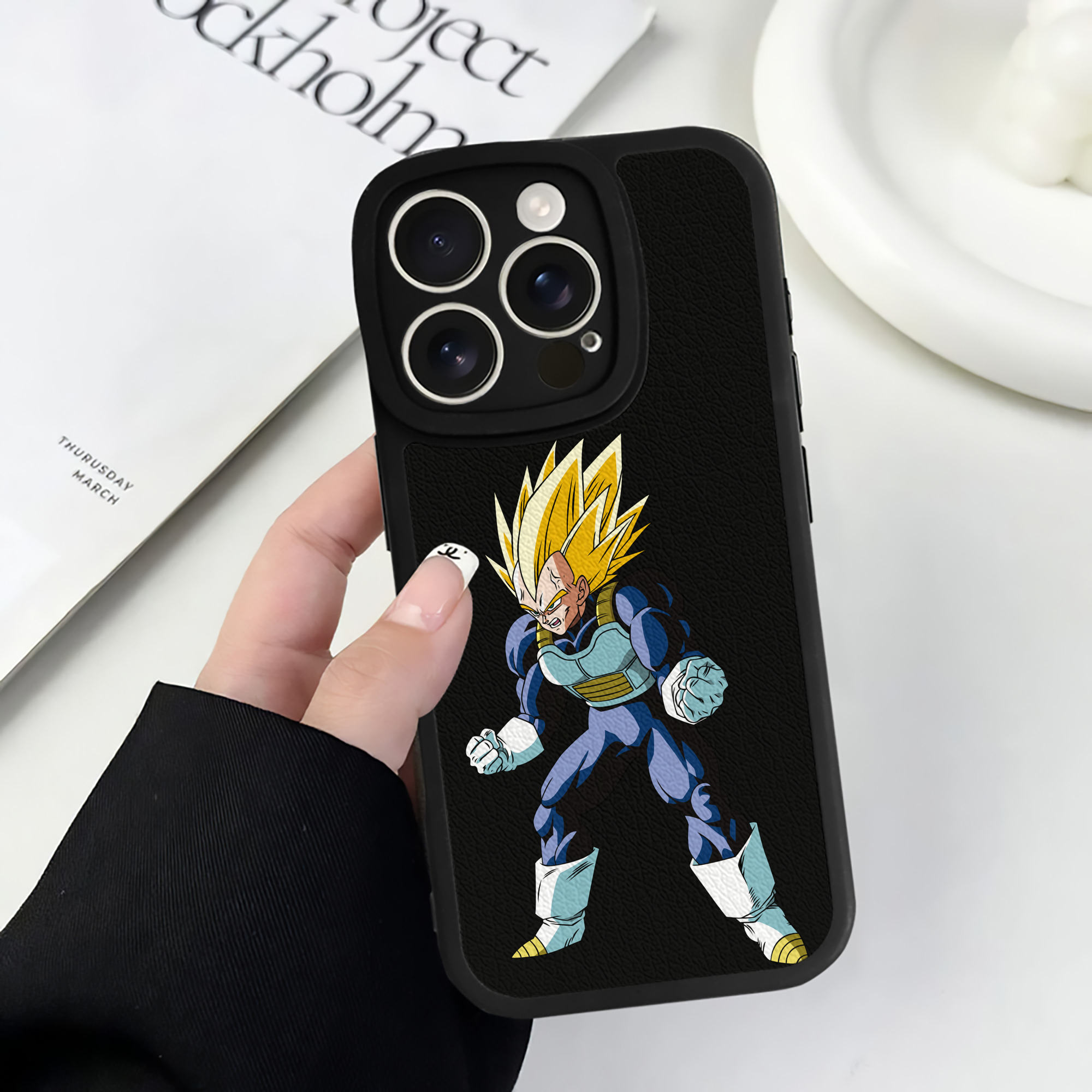 （画像用） ドラゴンボール ベジータ四世（Bejīta Yonsei）DRAGON BALL Vegeta IV 【iPhone 16シリーズ対応】シリコンスマホケース（レザー調） 材質：シリコン